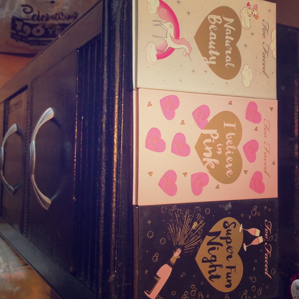 Too faced eye shadow bundle